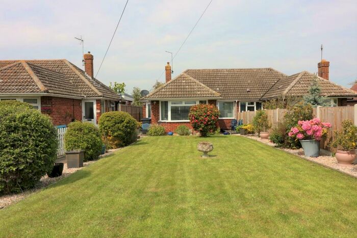 2 Bedroom Semi-Detached Bungalow For Sale In The Street, Woodnesborough, CT13