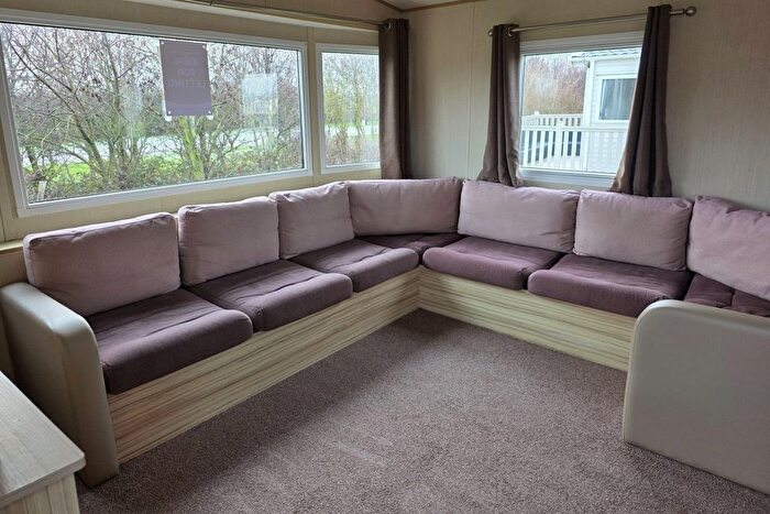 3 Bedroom Mobile/park Home For Sale In Southfield Lane, Tunstall, Hull, HU12