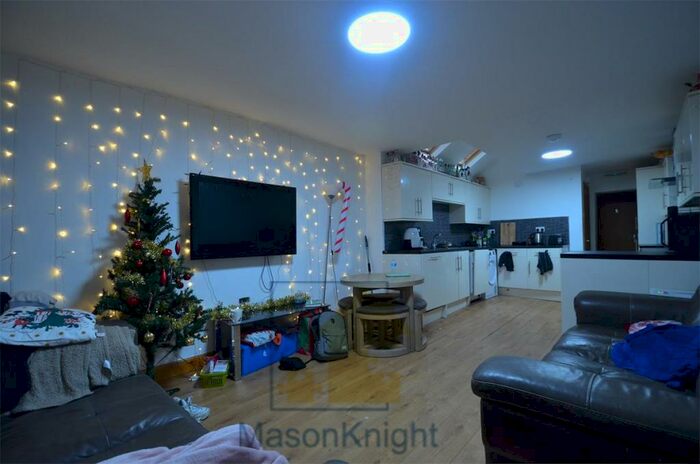 7 Bedroom End Of Terrace House To Rent In / Academic Year Lovely Double Bedroom, Bathroom Student House, Selly Oak, Free Ultrafast M Broadband, B29