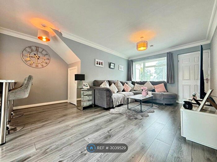 2 Bedroom Maisonette To Rent In Scott Avenue, Rainham, Gillingham, ME8
