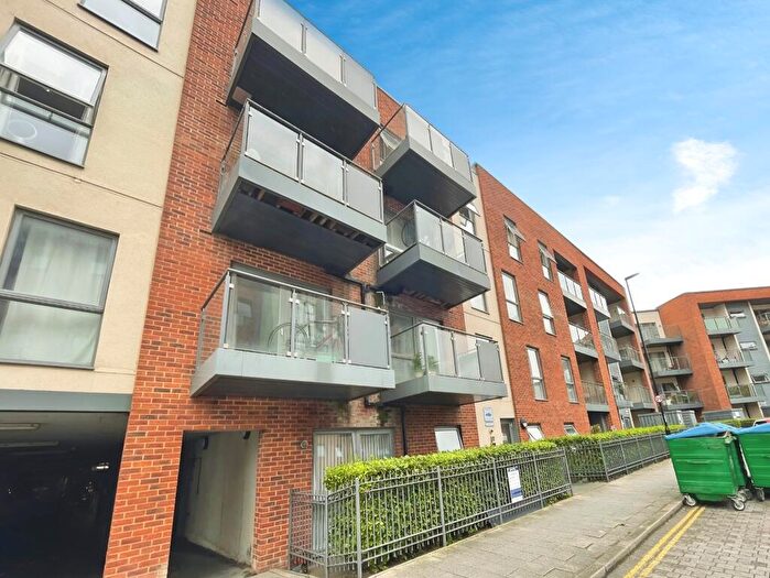 1 Bedroom Flat To Rent In Ledbury House, Woolston, SO19