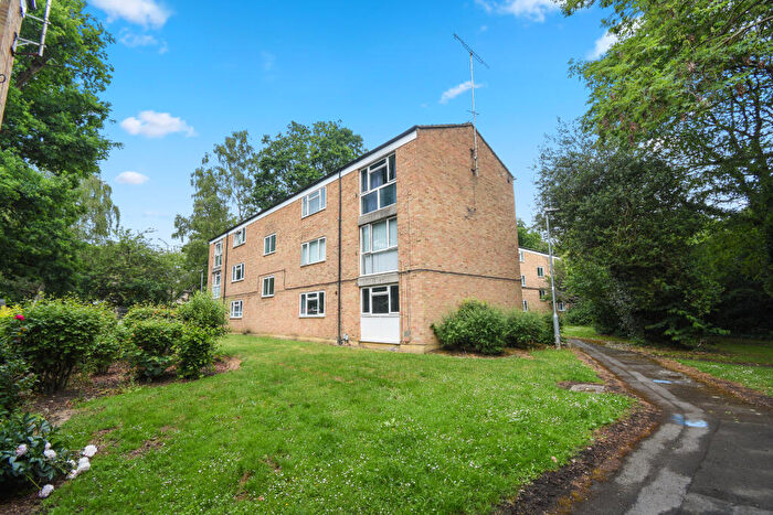 2 Bedroom Flat For Sale In Lydbury, Bracknell, Berkshire, RG12