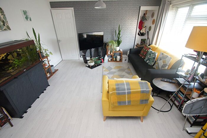 2 Bedroom Flat To Rent In Percival Road, Ellesmere Port, Cheshire., CH65