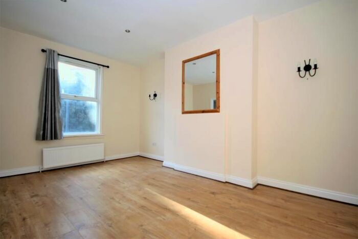 1 Bedroom Flat To Rent In Loampit Hill, London, SE13
