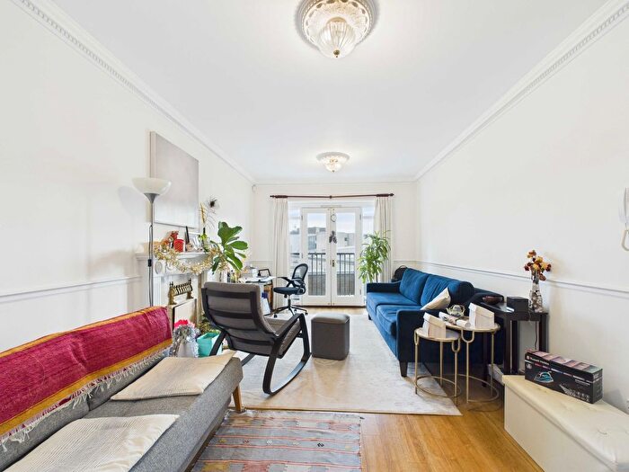 2 Bedroom Flat To Rent In Leathermarket Court, Bermondsey, SE1