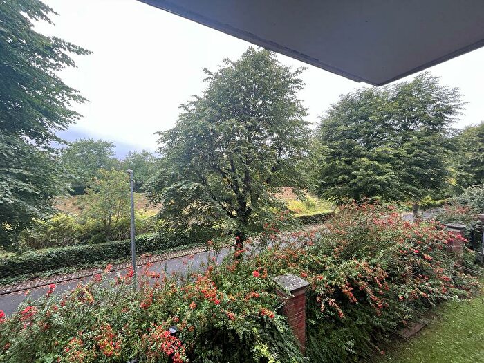 2 Bedroom Flat To Rent In Linen Court, Trinity Riverside, Salford, M3
