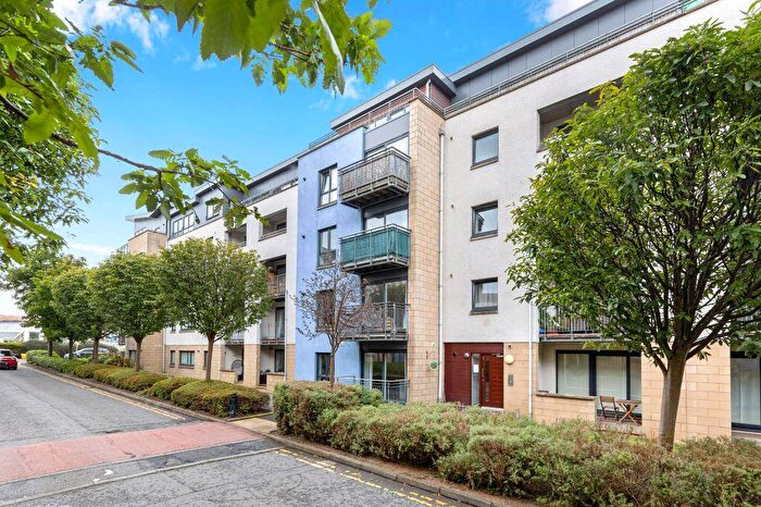 2 Bedroom Flat For Sale In / East Pilton Farm Avenue, Fettes, Edinburgh, EH5