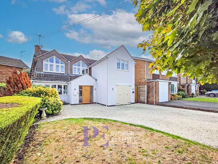 4 Bedroom Detached House For Sale In Marlborough Close, Burbage, LE10