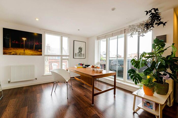 2 Bedroom Flat To Rent In Cambridge Crescent, , Bethnal Green, London, E2