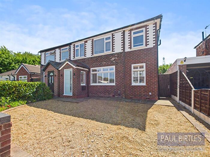 3 Bedroom Semi-Detached House For Sale In Matlock Avenue, Flixton, Trafford, M41