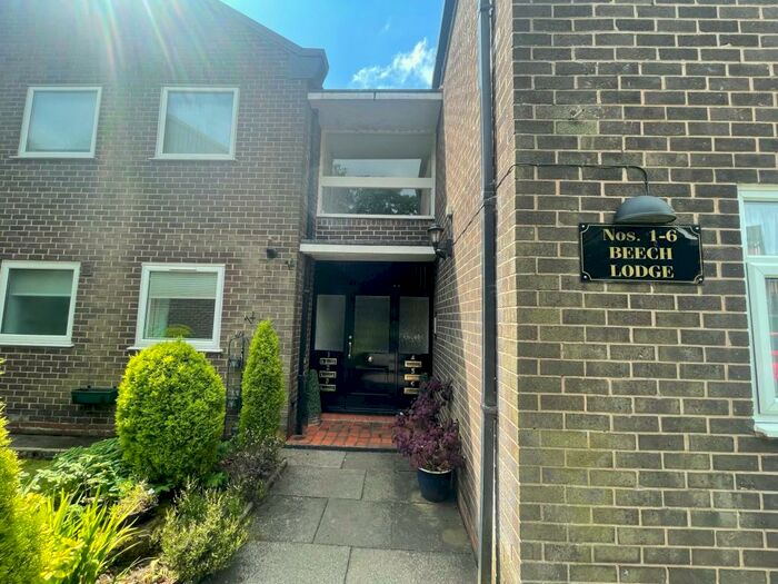 2 Bedroom Ground Flat To Rent In Roe Green Avenue, Worsley, M28