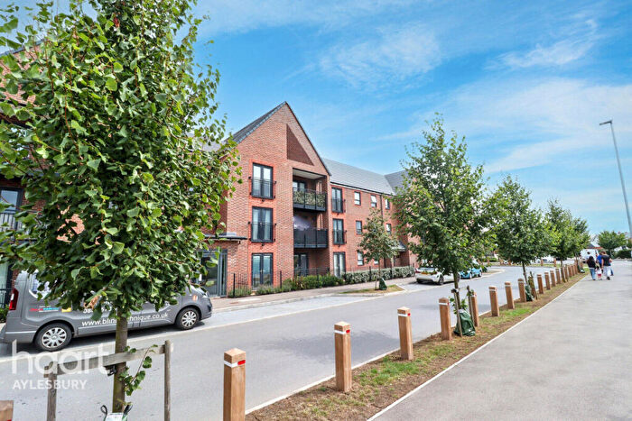2 Bedroom Apartment For Sale In Kingsbrook Basin, Aylesbury, HP22