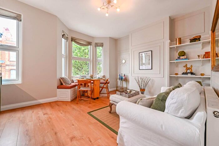 3 Bedroom Flat To Rent In Priory Park Road, Brondesbury, London, NW6