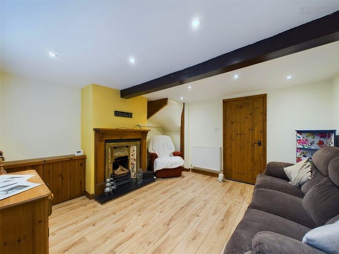 3 Bedroom Town House To Rent In South Street, Crowland, Peterborough, PE6