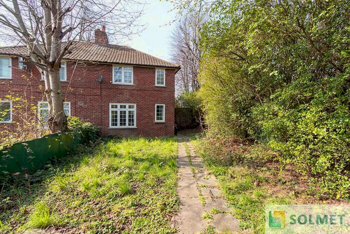 3 Bedroom Semi-Detached House To Rent In Westway, Acton, London, W12