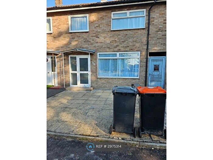 3 Bedroom Terraced House To Rent In Sycamore Road, Dunstable, LU5