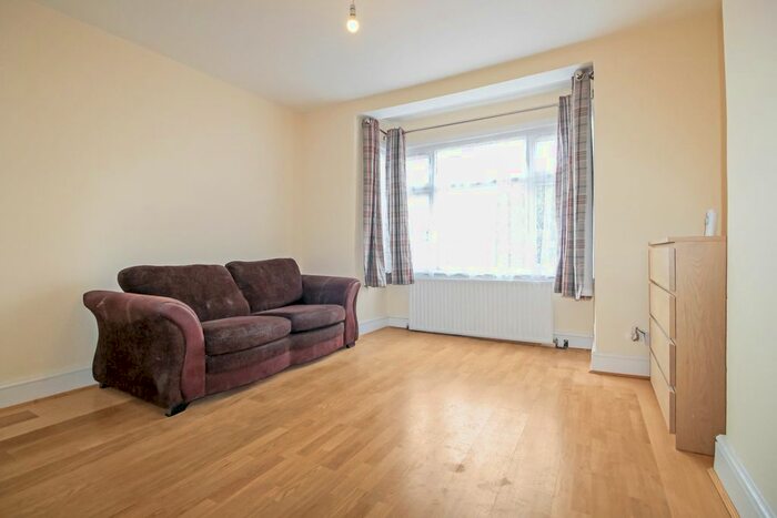 1 Bedroom Maisonette To Rent In High Road, Harrow Weald, Harrow, HA3