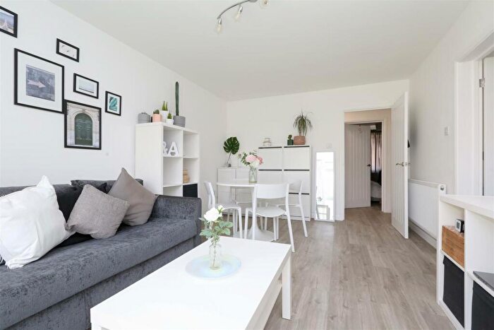 1 Bedroom Flat To Rent In Mayfield House, Northfield Road, N16