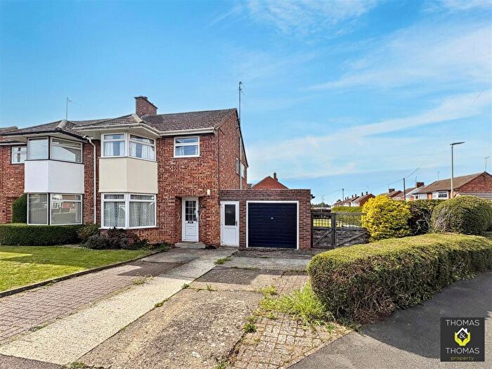 3 Bedroom Semi Detached House For Sale In Oxstalls Way, Longlevens, GL2
