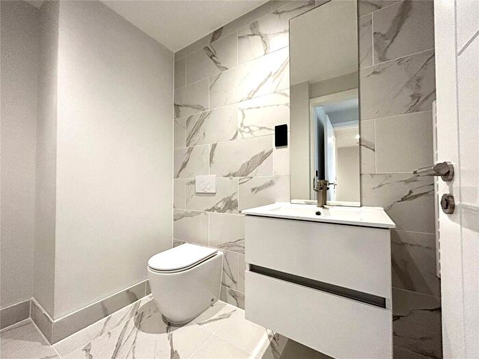 2 Bedroom Apartment To Rent In Apex Lofts, Warwick Street, Birmingham, West Midlands, B12