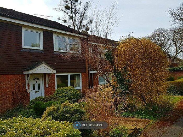 3 Bedroom Terraced House To Rent In Moss Close, Caversham, RG4