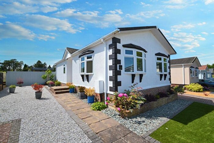 2 Bedroom Park Home For Sale In Winchester, SO21