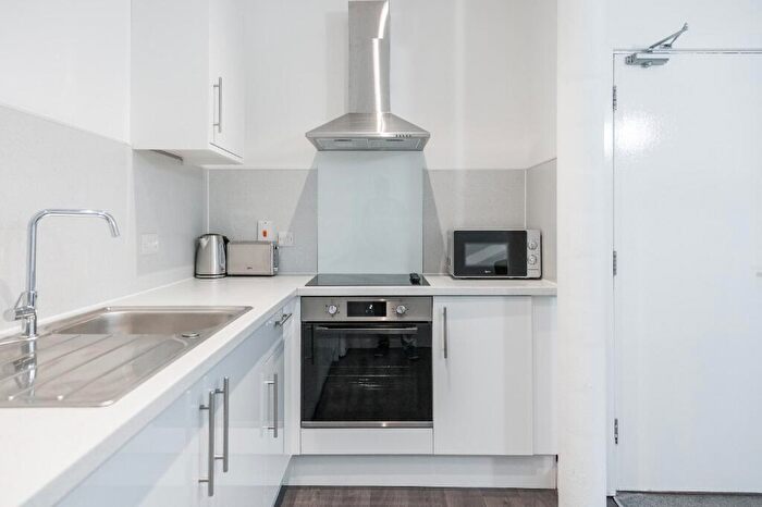 2 Bedroom Flat To Rent In Hartley Road, Nottingham, Nottinghamshire, NG7