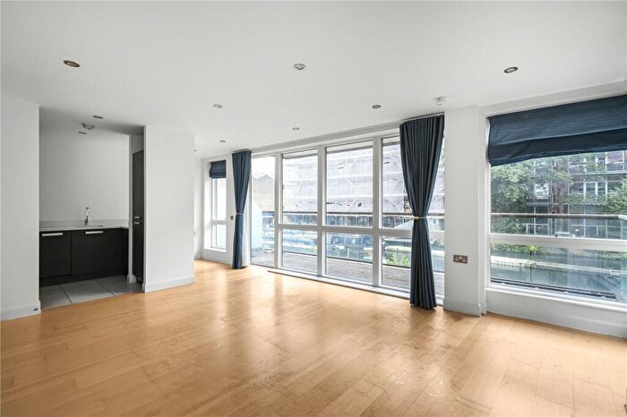 3 Bedroom Apartment To Rent In Hertford Road, De Beauvoir, Dalston, Hackney, N1