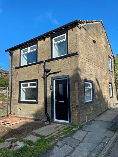 2 Bedroom House To Rent In Ambler Thorn, Queensbury, Bradford, BD13