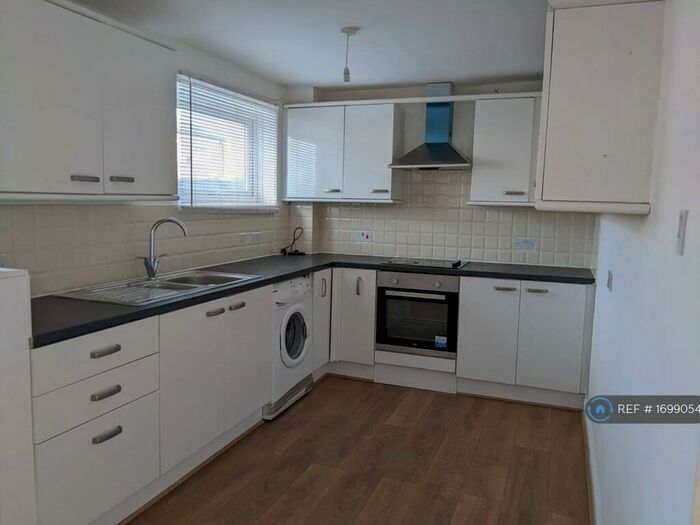 4 Bedroom Terraced House To Rent In West Thorp, Newcastle Upon Tyne, NE5