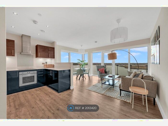 2 Bedroom Flat To Rent In The Peninsula, Gillingham, ME7