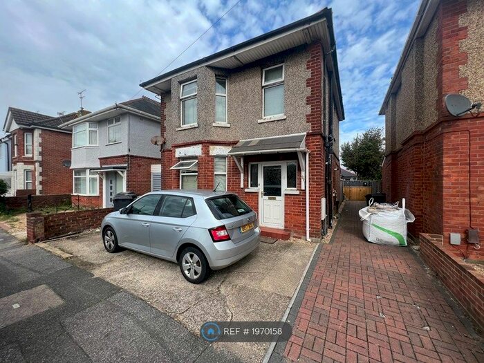 5 Bedroom Detached House To Rent In Columbia Road, Bournemouth, BH10