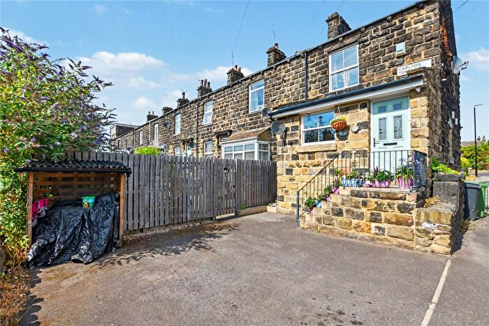2 Bedroom Apartment For Sale In Carlton Terrace, Yeadon, Leeds, West Yorkshire, LS19