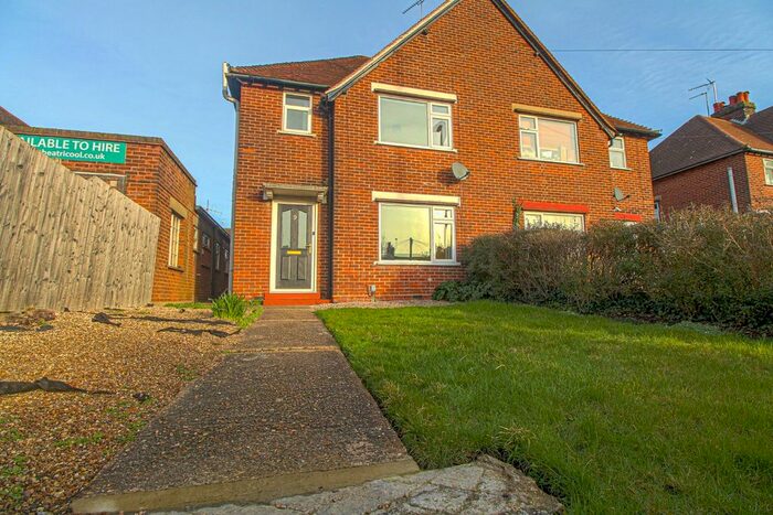 3 Bedroom Detached House To Rent In Colne Bank Avenue, Colchester, Essex, CO1