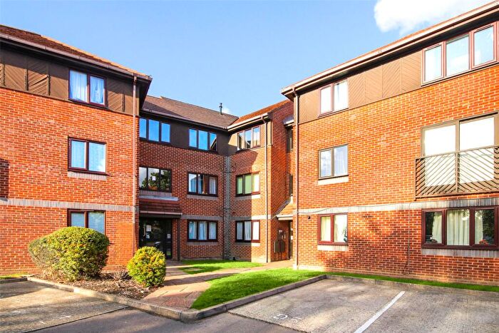 1 Bedroom Apartment For Sale In Oakfields, Alexandra Avenue, Camberley, Surrey, GU15