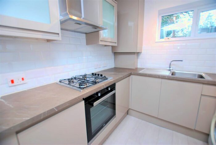2 Bedroom Flat To Rent In Barton Place, London Road, Burpham, Guildford, GU4
