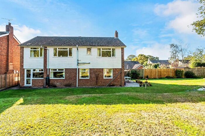 5 Bedroom Detached House For Sale In Revell Drive, Fetcham, KT22