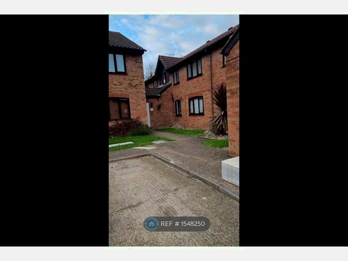 Studio To Rent In Sewardstone Road, London, E4