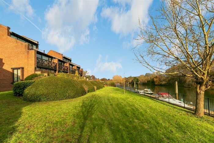 2 Bedroom Flat To Rent In Mallard Place, Twickenham, TW1