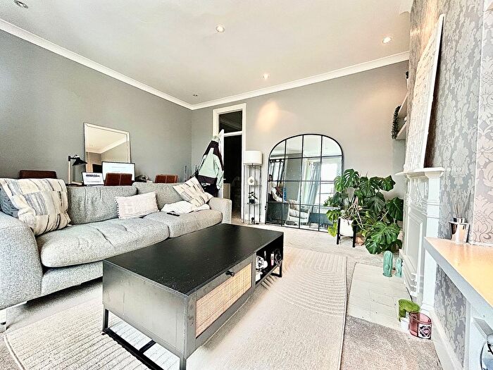 2 Bedroom Flat To Rent In Ulverston Road, London, E17