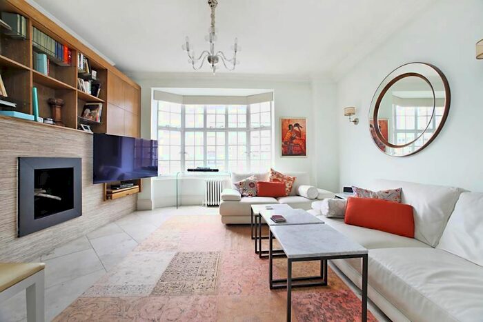 2 Bedroom Flat To Rent In Warwick Gardens, London, W14