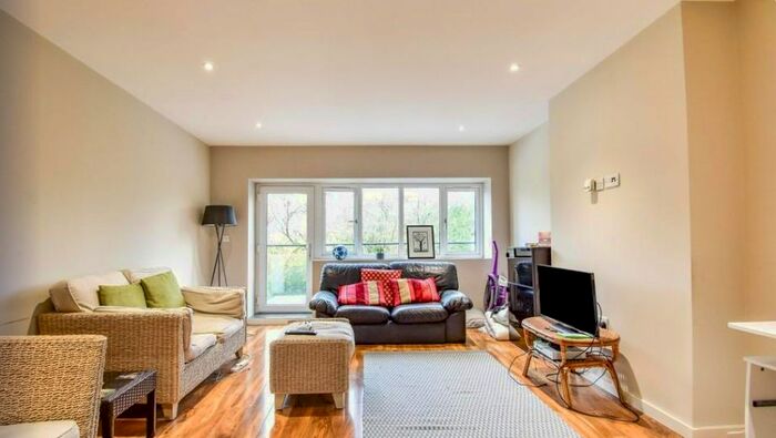 3 Bedroom Flat To Rent In Nether Street, North Finchley, London, N12