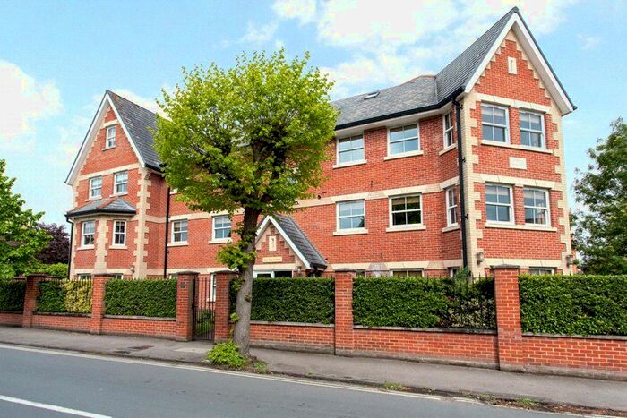 2 Bedroom Flat To Rent In The Wheatsheaf, Hamilton Avenue, Henley-On-Thames, Oxfordshire, RG9