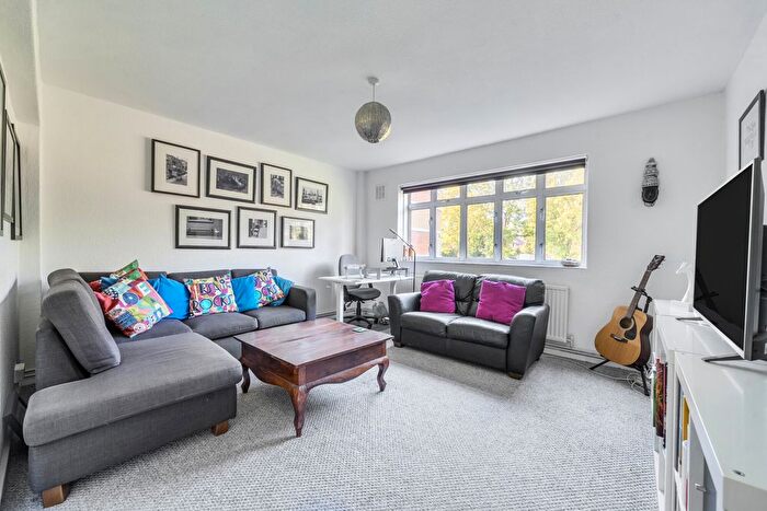 2 Bedroom Flat For Sale In Croydon Road, London, SE20