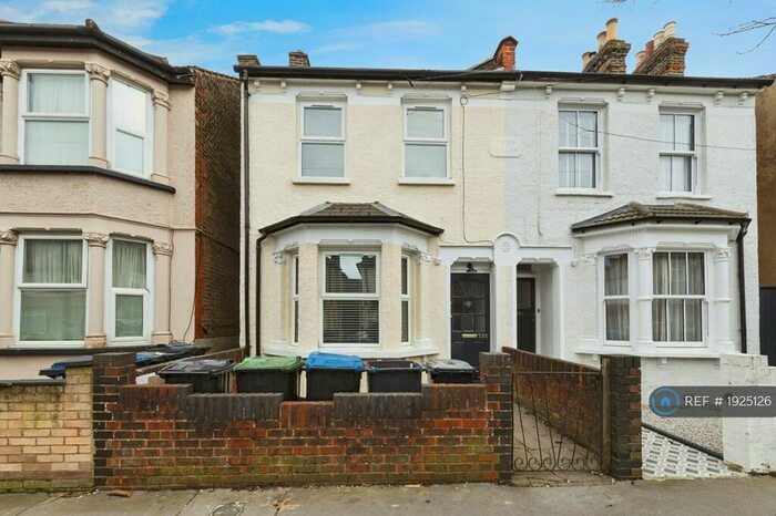 4 Bedroom Semi-Detached House To Rent In Davidson Road, East Croydon, CR0