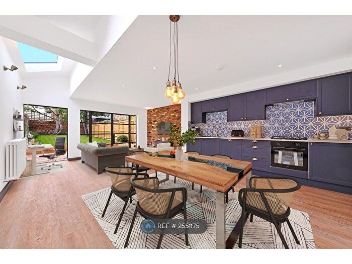 2 Bedroom Flat To Rent In Lebanon Gardens, London, SW18