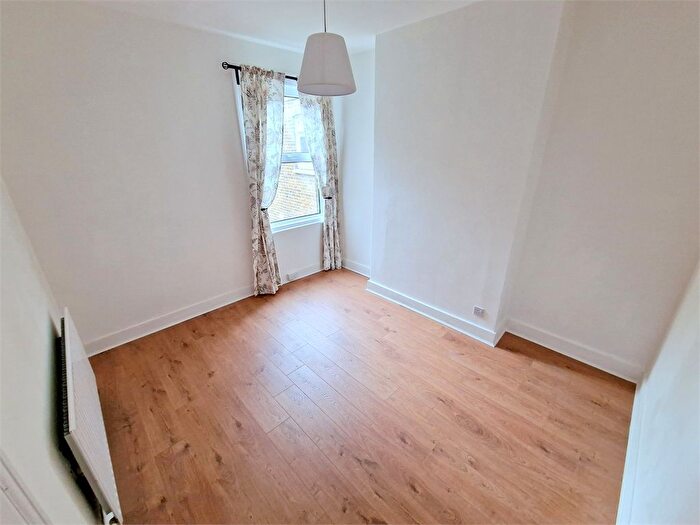 2 Bedroom Flat To Rent In Brownhill Road, Catford, London, SE6