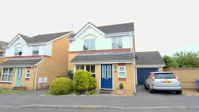 3 Bedroom Detached House To Rent In Richmond Close, Farnborough, GU14