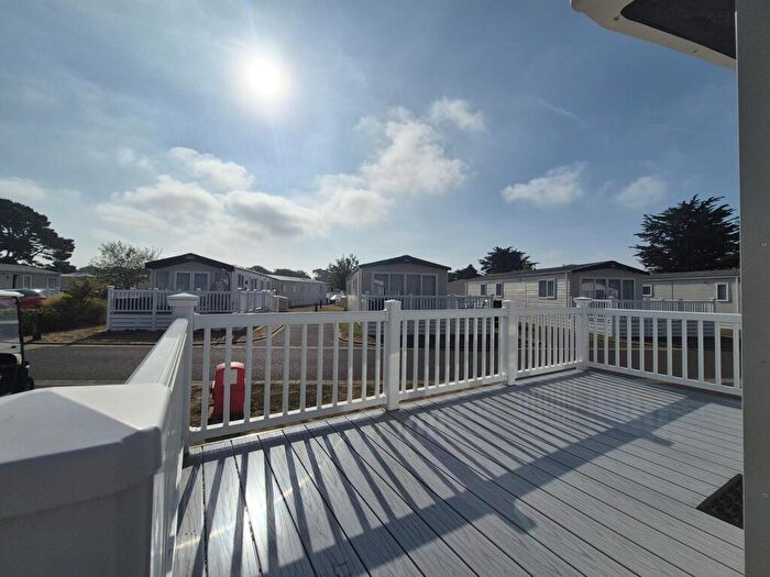 2 Bedroom Property For Sale In Hoburne Park, Hoburrne Lane, Highcliffe On Sea, BH23