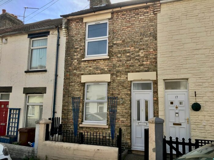 3 Bedroom Terraced House To Rent In Kimberley Road, Gillingham, ME7